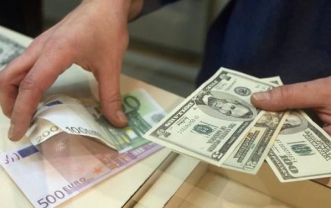 В России курс евро впервые поднялся выше 54 рублей
