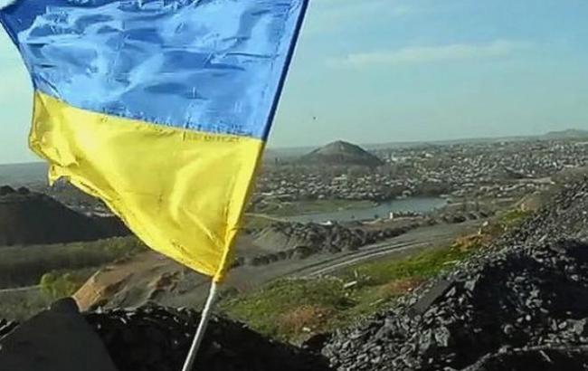 На оккупированный Донецк сбросили тысячи листовок с поздравлениями