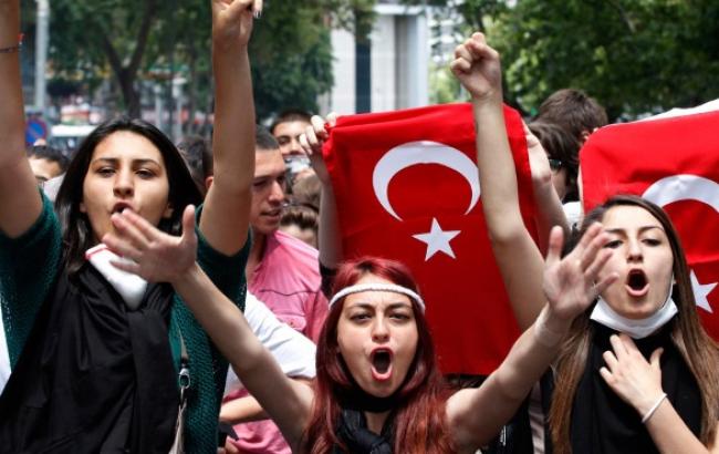 В Турции около 300 человек протестовали против визита Путина