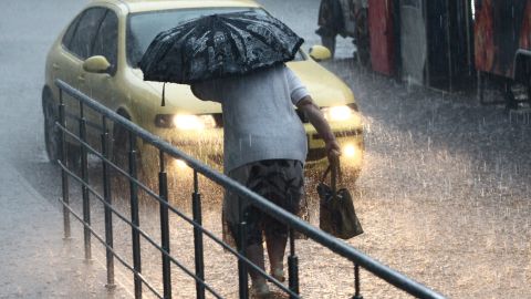 В Украину снова идут сильные грозы: какие области накроет непогодой