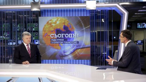 Порошенко: наркозалежна людина не може бути президентом