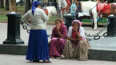 Решила накормить:&nbsp;в Запорожье ромы избили женщину (видео)