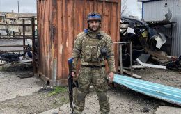 "Неизвестно, почему так быстро окружили Мариуполь". Интервью с легендой боев за "Азовсталь"
