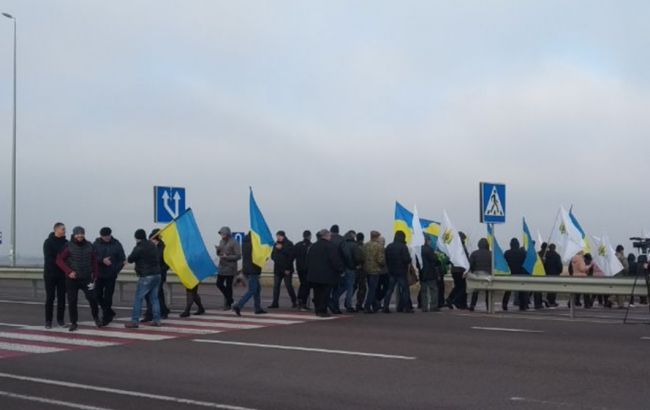 Акция против рынка земли перекрыла международную трассу в Ровенской области