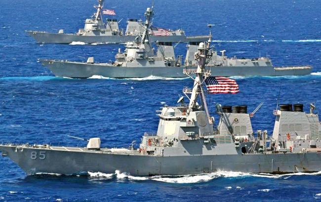 Иран задержал два судна ВМС США