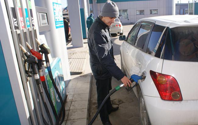 На початку тижня ціни на бензин А-95 і дизпаливо зросли на 0,62-0,65 грн/л, - "Держзовнішінформ"