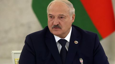 В Білорусі призначили дату "виборів Лукашенка". РФ готова "допомогти" силовиками