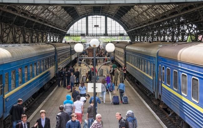 "Укрзалізниця" відкрила продаж квитків на 19 літніх поїздів