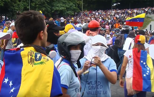 Во время протестов в Венесуэле погиб полицейский