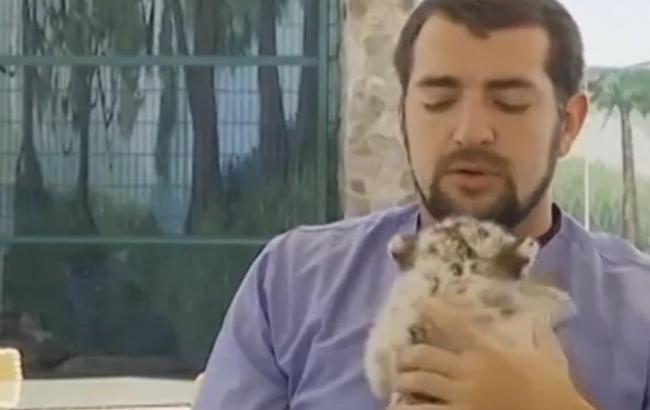 Одессит приютил дома белого тигра