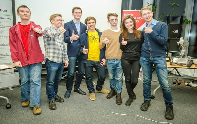 Украинские школьники представили "волшебное" зеркало и летающую тарелку на конкурсе Vodafone