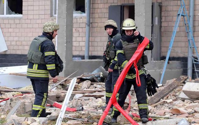 В Константиновке спасатели попали под удар во время ликвидации последствий обстрела