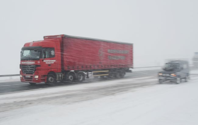 В Ивано-Франковской области возобновили движение грузовиков