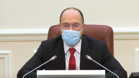 Шмыгаль анонсировал программу трудоустройства вернувшихся в Украину