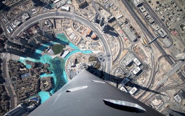 Бейсджампери зняли ролик про стрибках з хмарочосів в Дубаї