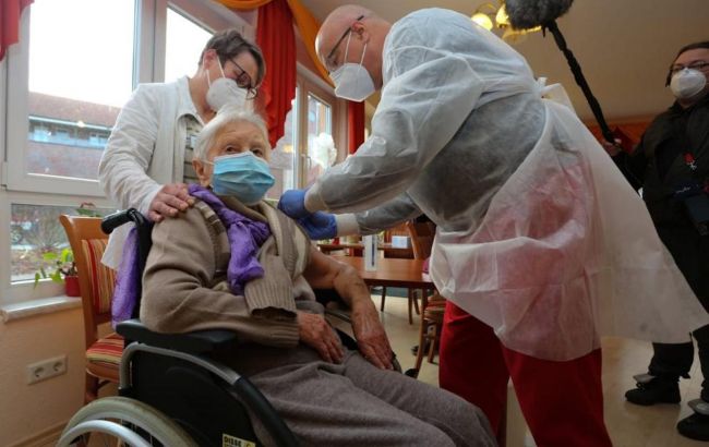 Германия начала вакцинацию от коронавируса