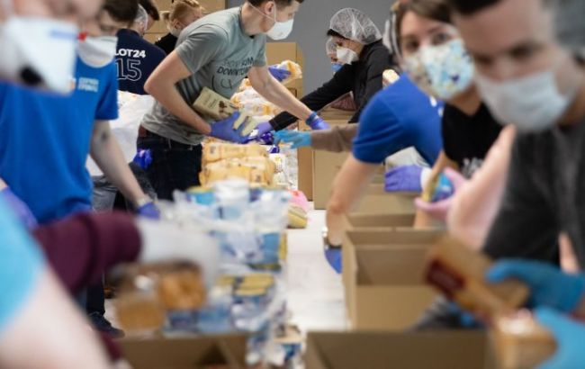 В офісі Порошенка зібрали ще 5 тисяч продуктових наборів пенсіонерам та людям з інвалідністю