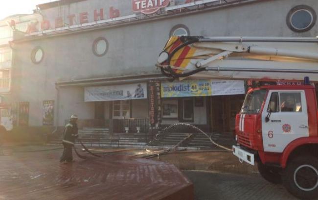 Спасатели пять часов ликвидировали пожар в киевском кинотеатре "Жовтень"
