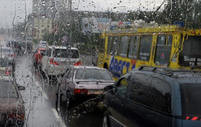 У Києві утворилися численні затори на дорогах