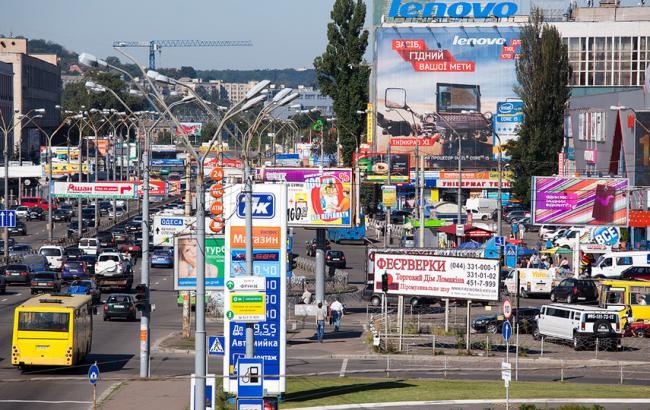 У Києві протягом травня демонтували понад 1,5 тис. незаконних рекламних засобів