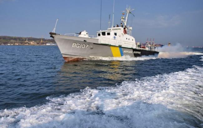 Под Одессой пограничники спасли рыбака, которого унесло в море