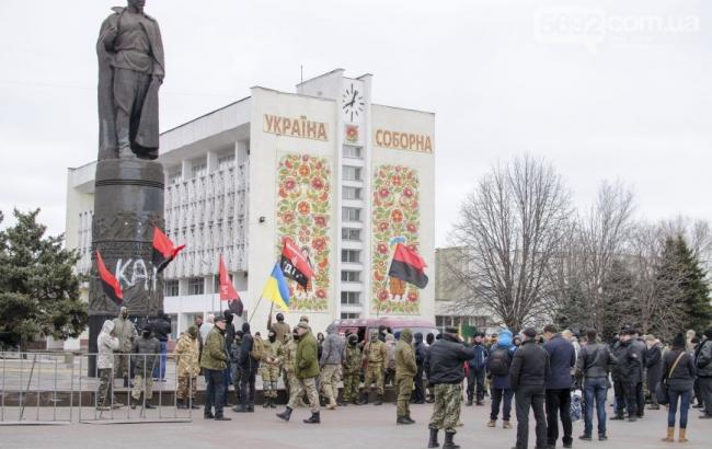 В Днепродзержинске снесли памятник Дзержинскому
