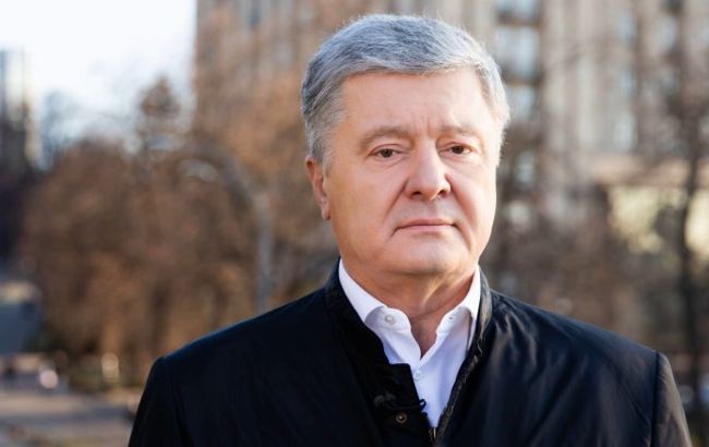 Порошенко призвал провести заседание Рады с участием президента из-за угрозы вторжения РФ