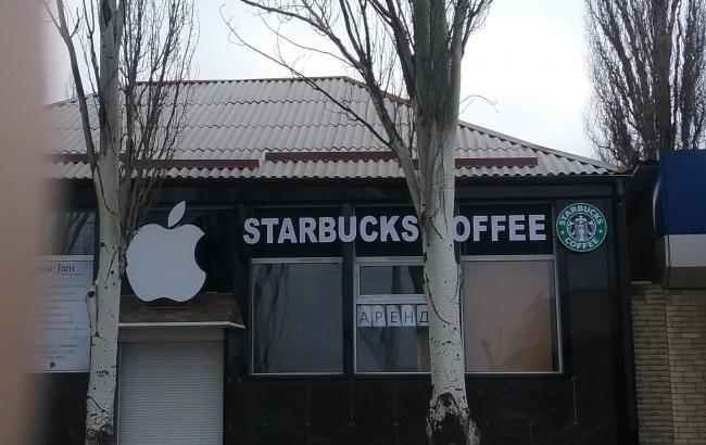 "Если на сарае написать Hilton": в сети высмеяли липовый Starbucks в "ДНР"