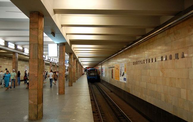 На станциях метро "Контрактовая площадь" и "Почтовая площадь" не нашли взрывчатку