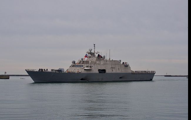 Новый боевой корабль ВМС США застрял во льдах при первом походе