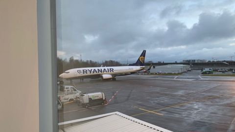 Скандал с украинскими туристами:  известная авиакомпания "кинула" людей