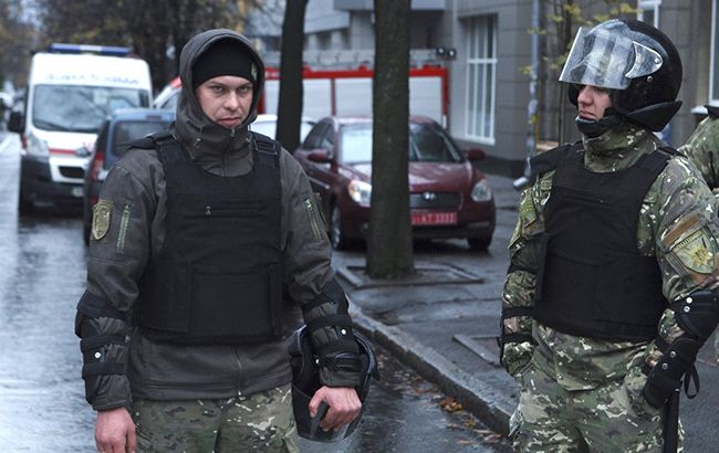 У Києві проводять масові обшуки у відомій мережі магазинів