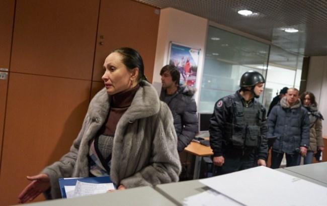 "Давайте вернем этот Крым": в Москве валютные заемщики взяли штурмом банк