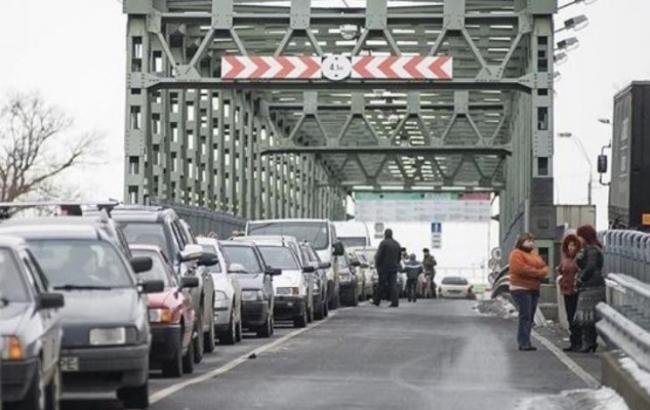 Таможенники Венгрии задержали контрабандные сигареты и янтарь из Украины