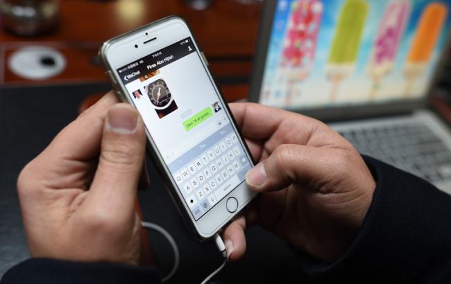 Как наклеить защитную пленку на телефон: советы и рекомендации