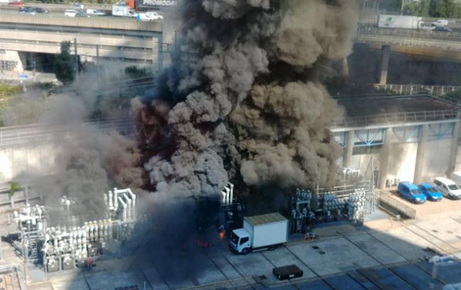 Возле Парижа в результате пожара эвакуировали 2500 человек