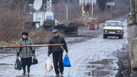 На Донбасs на КПВВ затримали жінку із підробленим паспортом