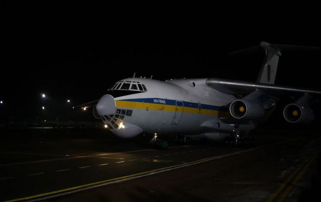 Освобожденные из плена украинцы прибыли в аэропорт "Борисполь"