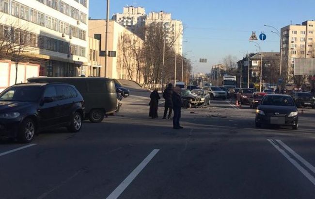У Києві зіткнулися три автомобілі, є загиблий