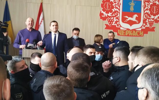 У Черкасах депутати затролили свого колегу: влаштували йому синхронний переклад