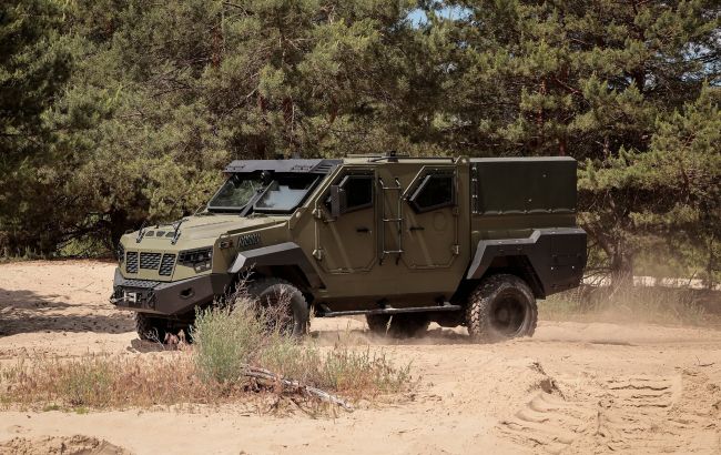 Возить дрони, міномети й боєприпаси: армія отримає новий броньований пікап "Гюрза"