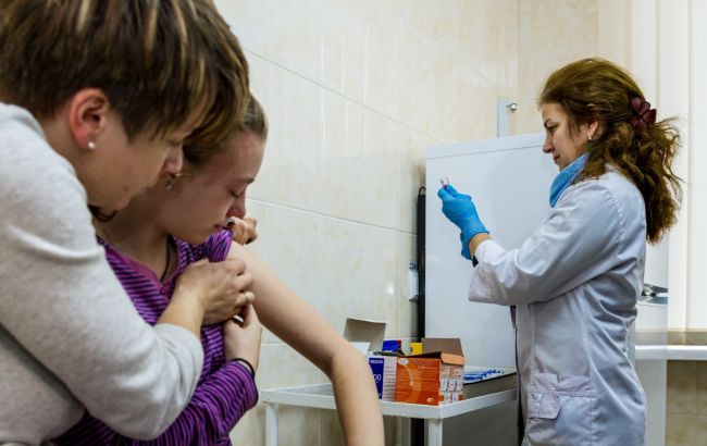 В Украине хотят разрешить прививки для детей от 12 лет вакциной Pfizer