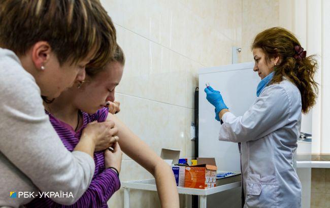 Почти 1 миллион украинцев ждут вакцинации от коронавируса второй дозой