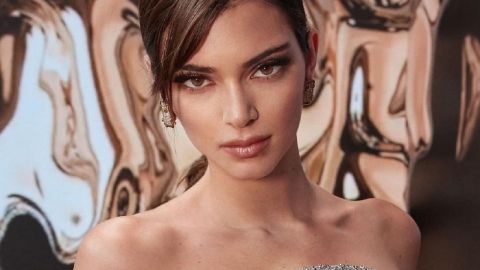 Ноги від вух: Кендалл Дженнер підкорила ідеальною фігурою в стильному аутфіті