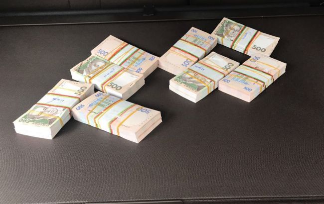 Чиновника ГФС Черновицкой области задержали на взятке 1 млн гривен