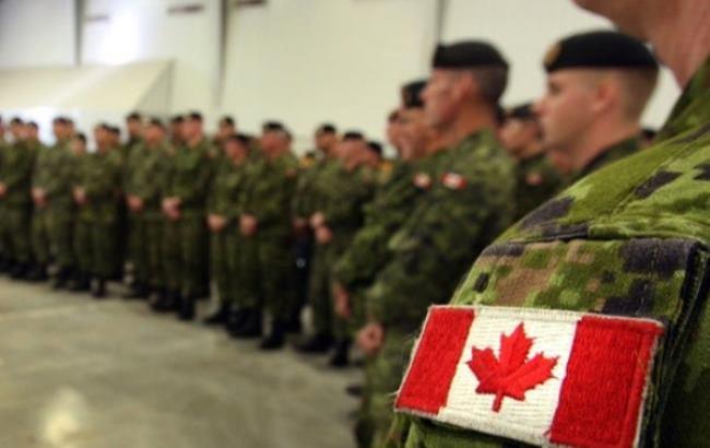 Украинцы учат канадцев воевать в окопах