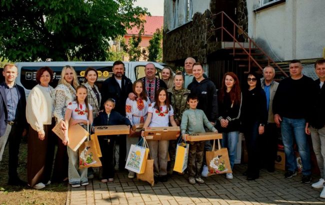 Три мільйони на новий дім: "Генерал Черешня" допомогла багатодітній родині ветерана з Маріуполя