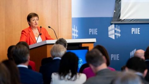 Глава МВФ объявила о "темном часе" человечества