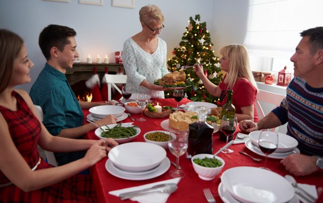 Эндокринолог рассказала, что обязательно нужно съесть и выпить перед праздничным застолье