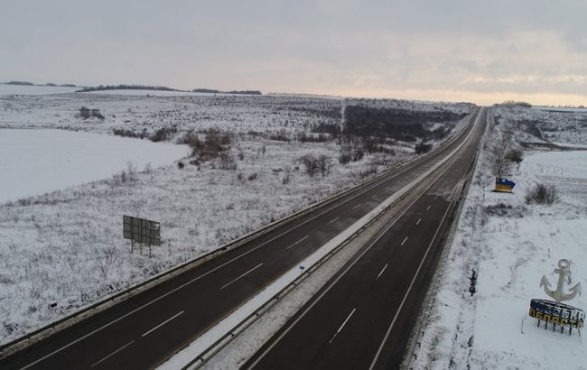 В "Укравтодорі" повідомили про ускладнення ситуації на дорогах через сніг